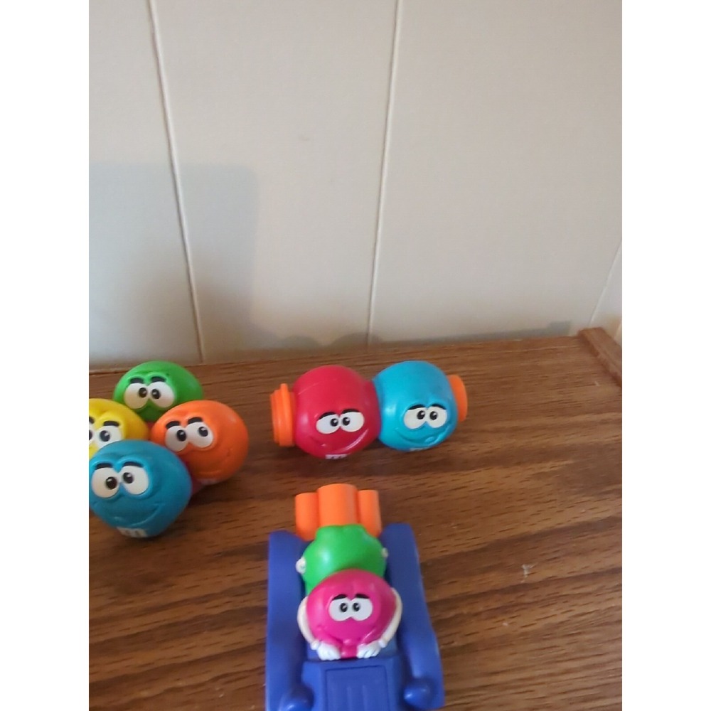 Lot of 7 Burger King M & M Vintage Toys 1991 & 1997, Dispensers & Pull Back Toys - Picture 4 of 5
